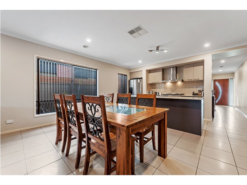 14 Cordyline Grove, Craigieburn VIC 3064