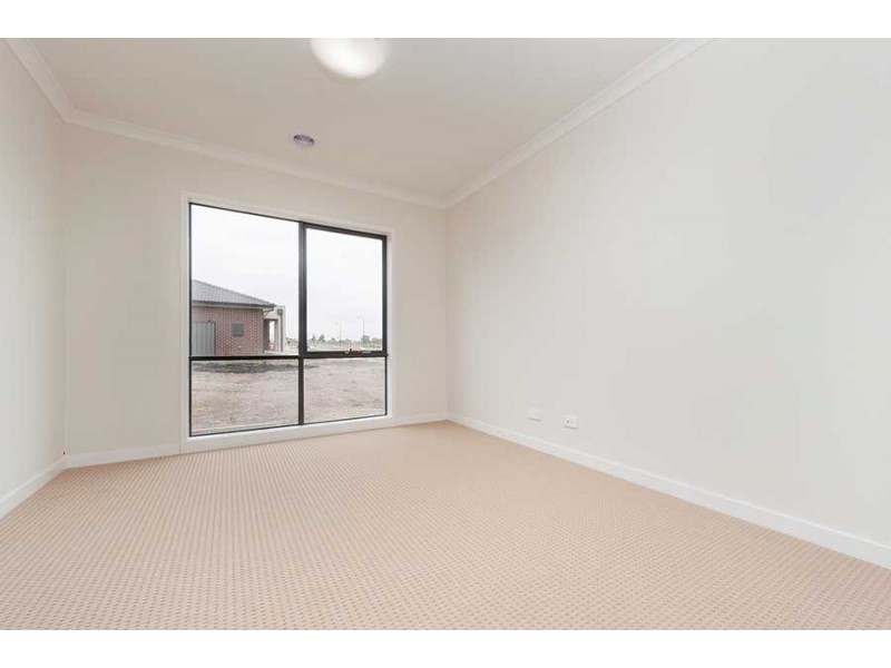 16 Moonlight Way, Mickleham VIC 3064