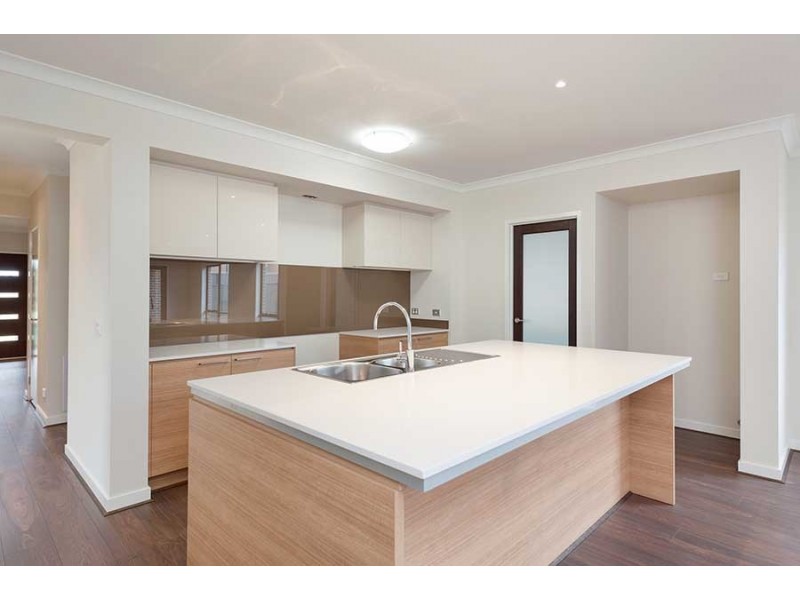 16 Moonlight Way, Mickleham VIC 3064