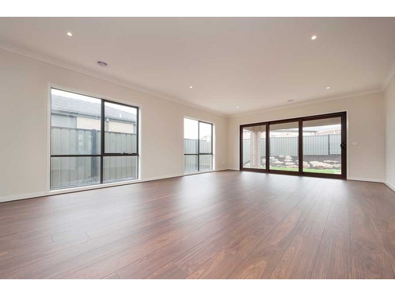 16 Moonlight Way, Mickleham VIC 3064