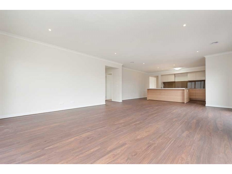 16 Moonlight Way, Mickleham VIC 3064