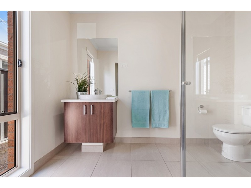 15 Woodgrove Street, Craigieburn VIC 3064