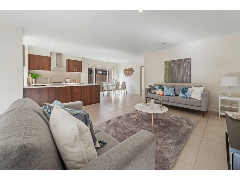 15 Woodgrove Street, Craigieburn VIC 3064