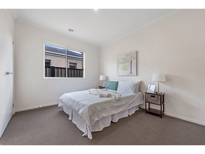 15 Woodgrove Street, Craigieburn VIC 3064