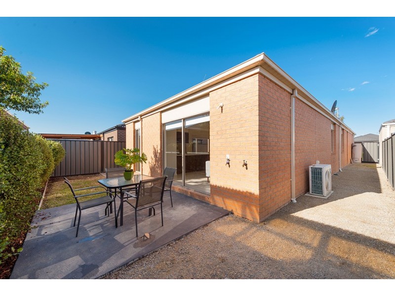 15 Woodgrove Street, Craigieburn VIC 3064