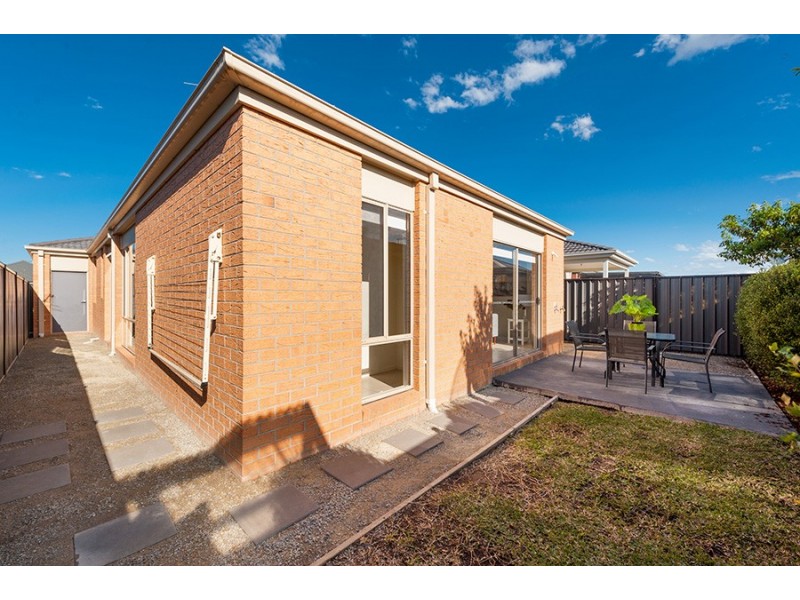 15 Woodgrove Street, Craigieburn VIC 3064