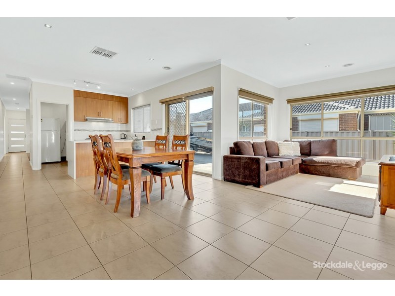 14 Discovery Close, Craigieburn VIC 3064