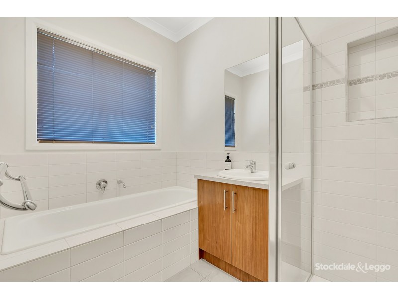 14 Discovery Close, Craigieburn VIC 3064