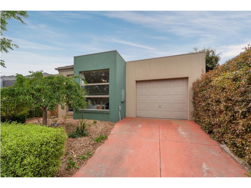 16 Glengarry Place, Craigieburn VIC 3064