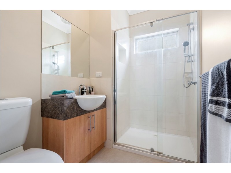 16 Glengarry Place, Craigieburn VIC 3064