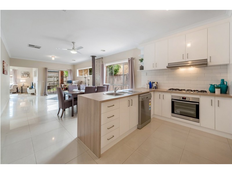 16 Glengarry Place, Craigieburn VIC 3064