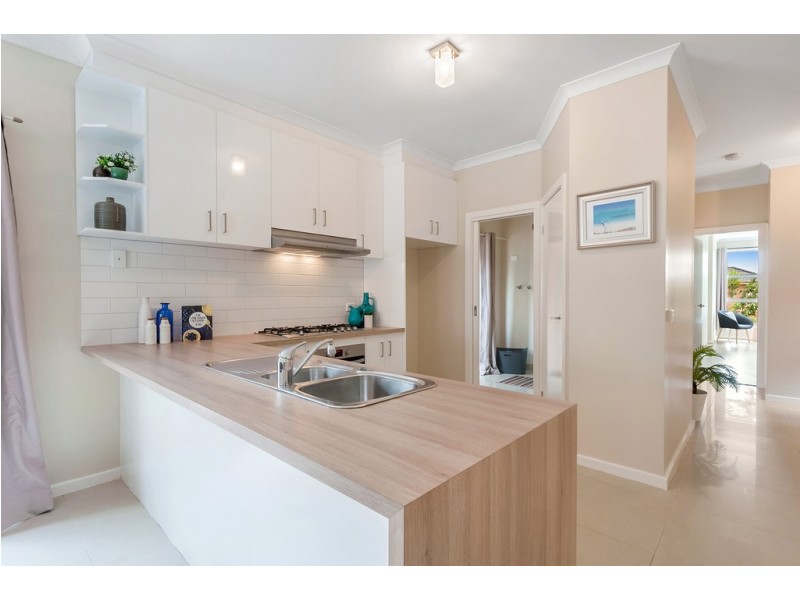 16 Glengarry Place, Craigieburn VIC 3064