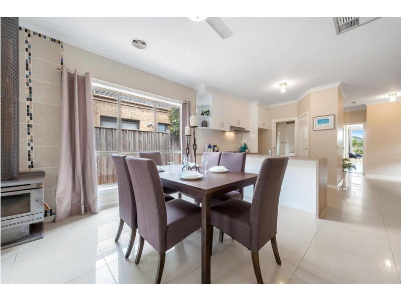 16 Glengarry Place, Craigieburn VIC 3064