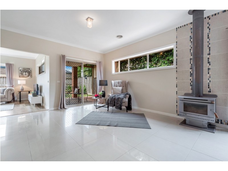 16 Glengarry Place, Craigieburn VIC 3064