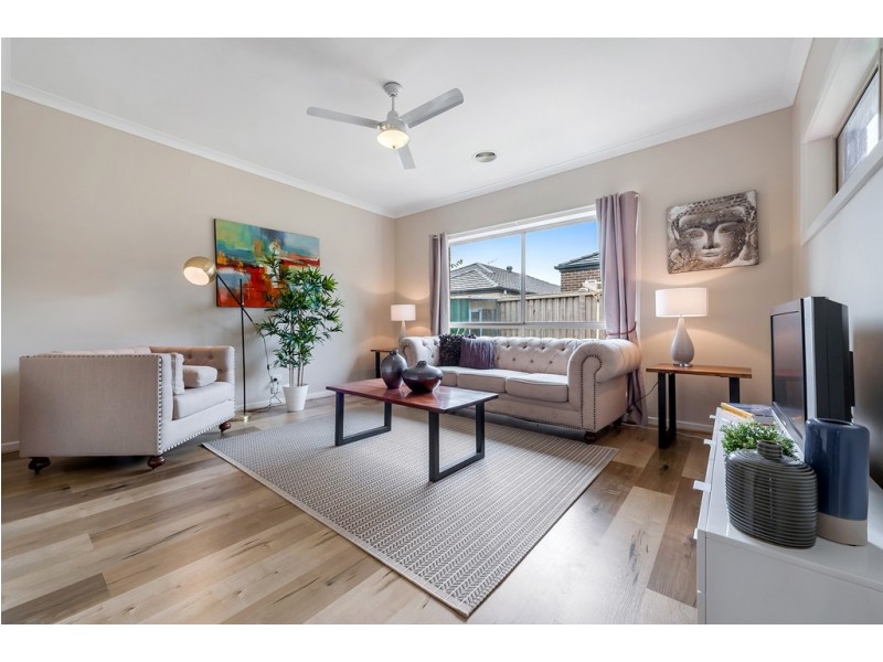 16 Glengarry Place, Craigieburn VIC 3064