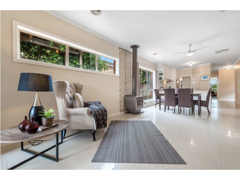 16 Glengarry Place, Craigieburn VIC 3064