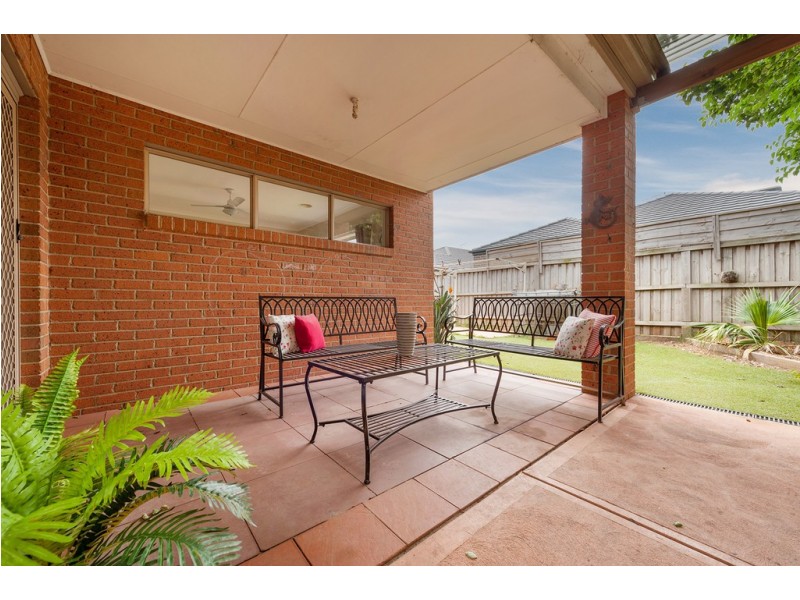 16 Glengarry Place, Craigieburn VIC 3064