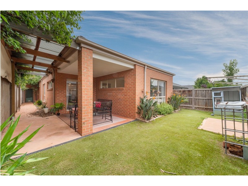16 Glengarry Place, Craigieburn VIC 3064