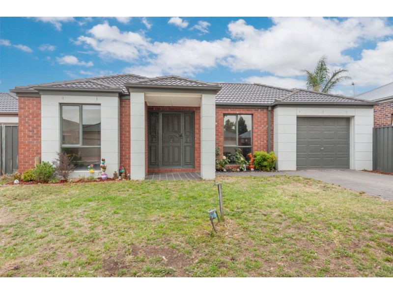 84 Mareeba Way, Craigieburn VIC 3064