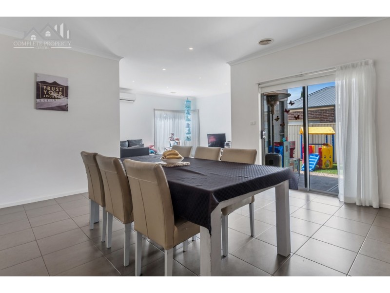 12 Pymble Gardens, Craigieburn VIC 3064