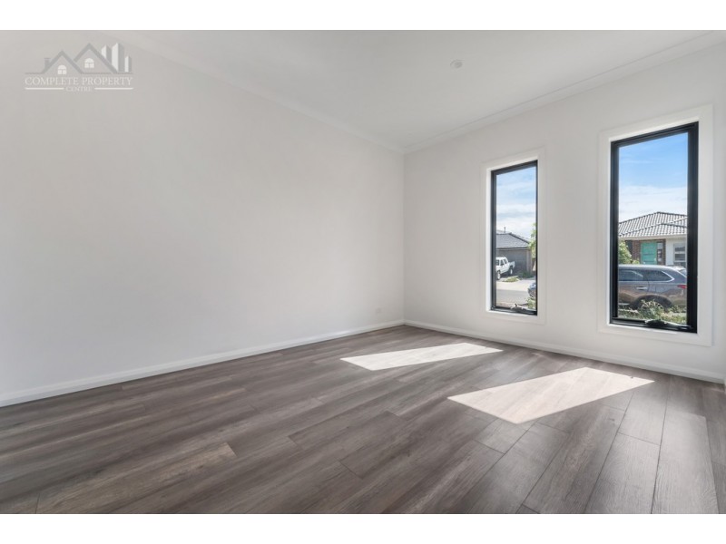 21 Dahlia Crescent, Mickleham VIC 3064
