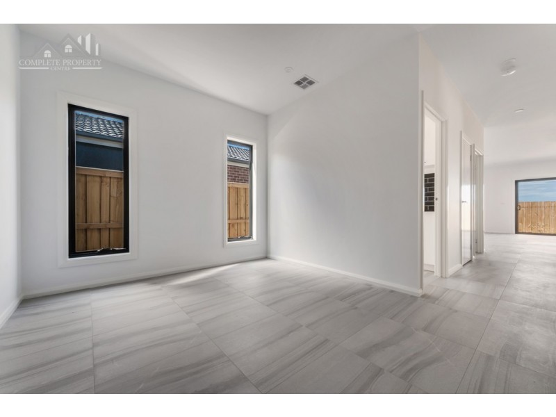 21 Dahlia Crescent, Mickleham VIC 3064