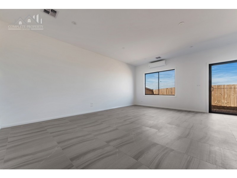 21 Dahlia Crescent, Mickleham VIC 3064