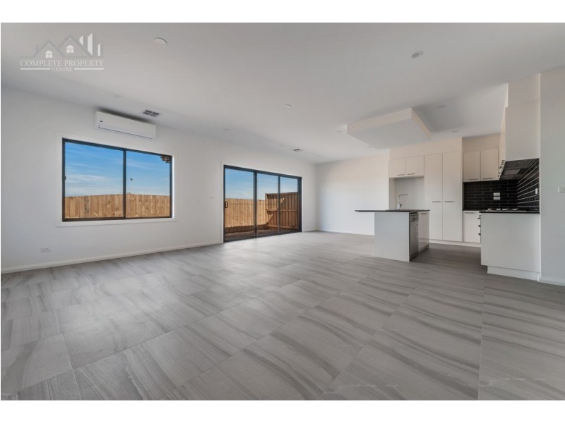 21 Dahlia Crescent, Mickleham VIC 3064