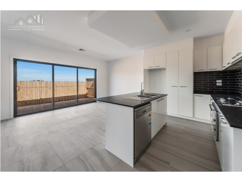 21 Dahlia Crescent, Mickleham VIC 3064