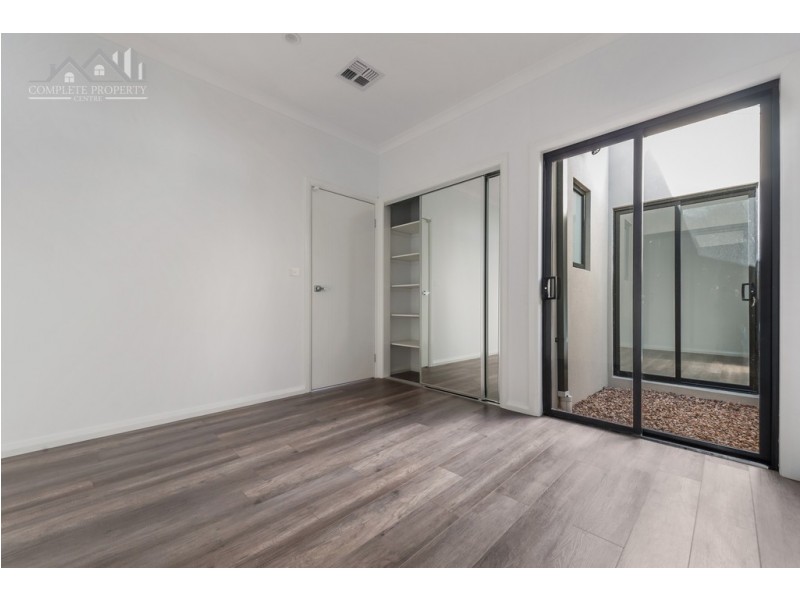 21 Dahlia Crescent, Mickleham VIC 3064