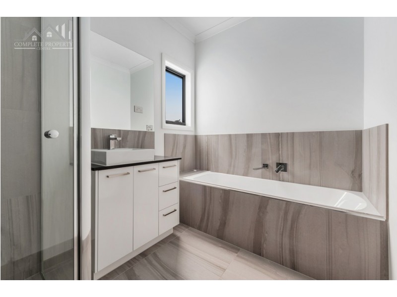 21 Dahlia Crescent, Mickleham VIC 3064