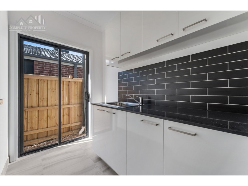 21 Dahlia Crescent, Mickleham VIC 3064