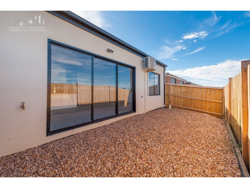 21 Dahlia Crescent, Mickleham VIC 3064