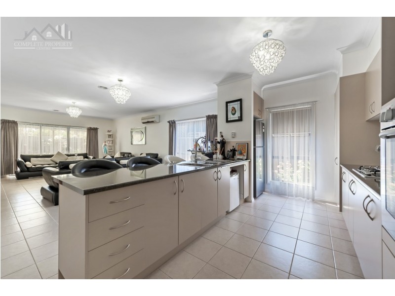 8 Middlesborough Drive, Craigieburn VIC 3064