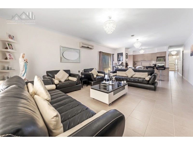 8 Middlesborough Drive, Craigieburn VIC 3064