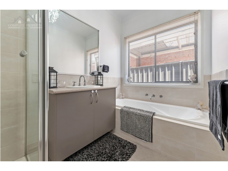8 Middlesborough Drive, Craigieburn VIC 3064