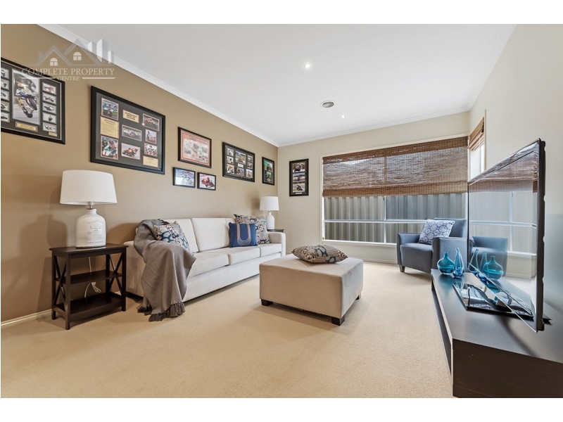 13 Long Island Circuit, Craigieburn VIC 3064