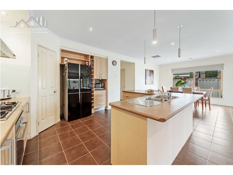 13 Long Island Circuit, Craigieburn VIC 3064