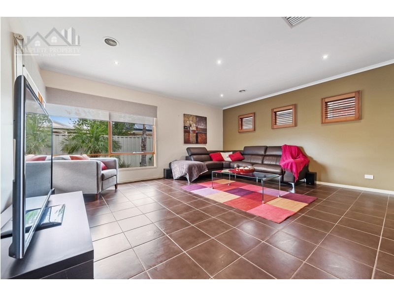 13 Long Island Circuit, Craigieburn VIC 3064