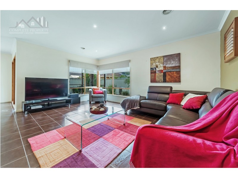 13 Long Island Circuit, Craigieburn VIC 3064