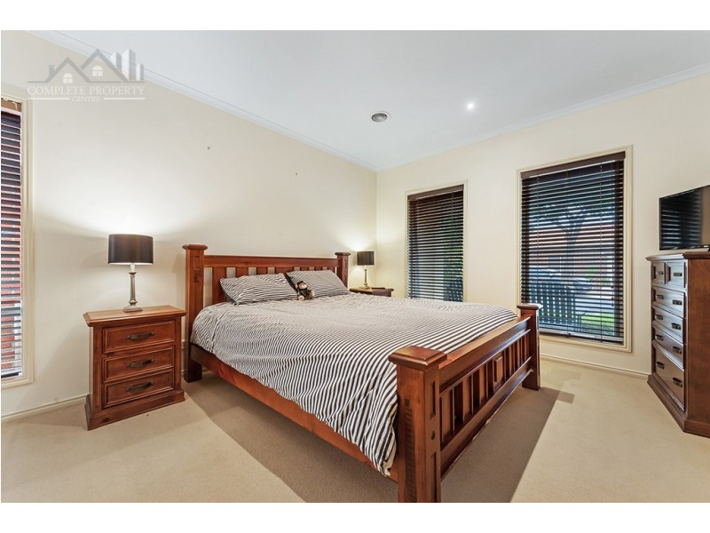 13 Long Island Circuit, Craigieburn VIC 3064