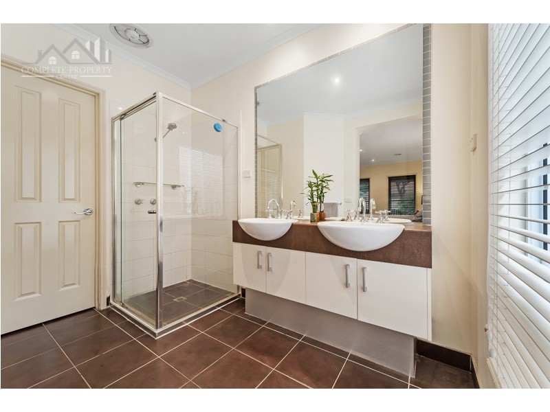 13 Long Island Circuit, Craigieburn VIC 3064