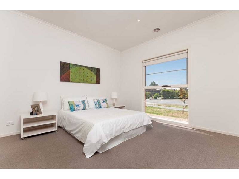 13 Basingstoke Retreat, Craigieburn VIC 3064