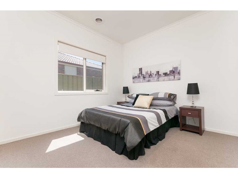 13 Basingstoke Retreat, Craigieburn VIC 3064