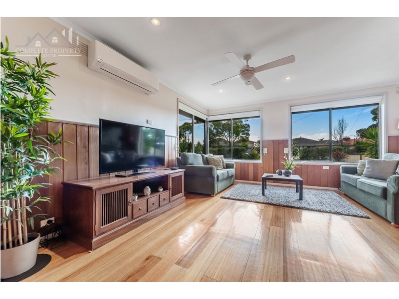 20 Parnell Cres, Gladstone Park VIC 3043