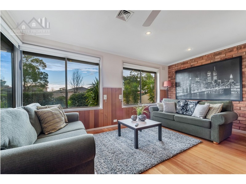 20 Parnell Cres, Gladstone Park VIC 3043