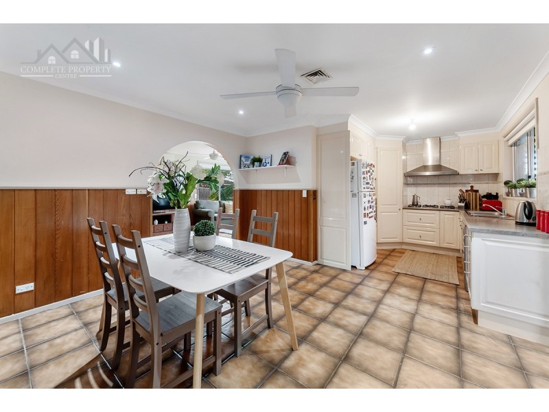 20 Parnell Cres, Gladstone Park VIC 3043