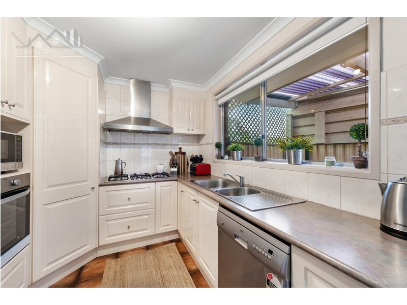 20 Parnell Cres, Gladstone Park VIC 3043