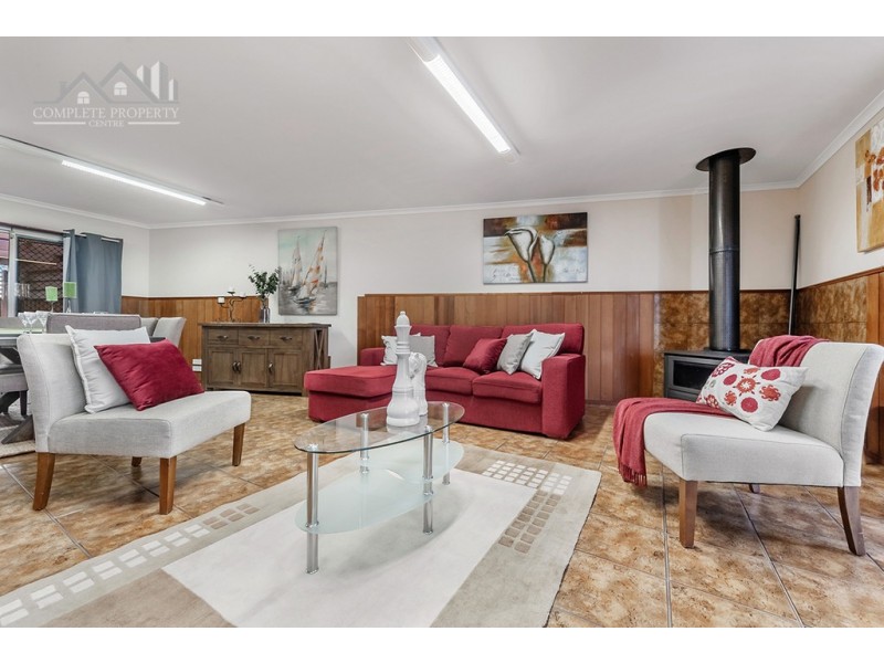 20 Parnell Cres, Gladstone Park VIC 3043