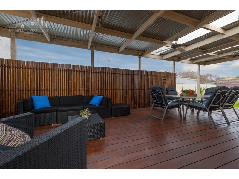 20 Parnell Cres, Gladstone Park VIC 3043